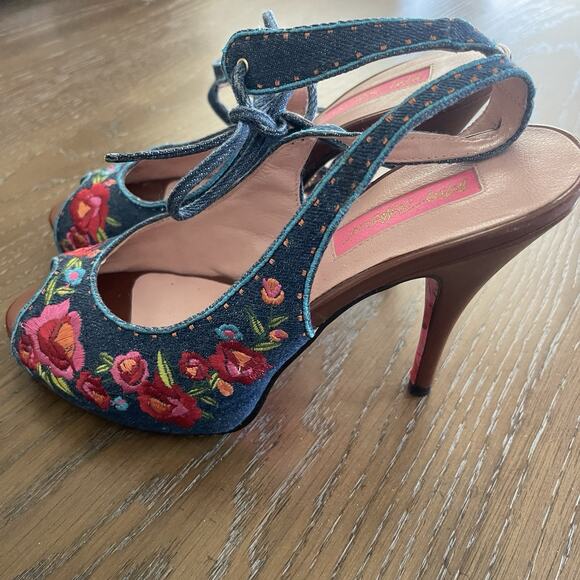 Betsey Johnson Jamison Peep Toe Denim Slingback Pumps Size 7 Embroidered Boho - Picture 1 of 10